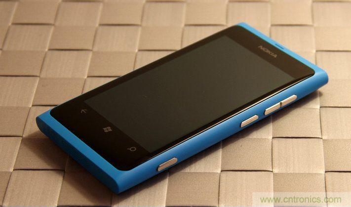 拆解諾基亞Lumia800,做工依舊精細(xì)！