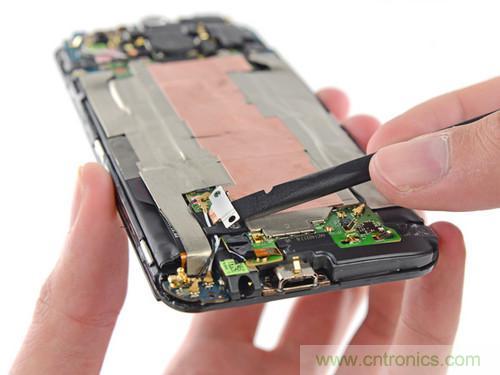 牛人強(qiáng)拆！新HTC One(M8)真機(jī)精密做工難修理