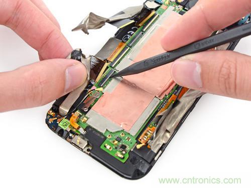 牛人強(qiáng)拆！新HTC One(M8)真機(jī)精密做工難修理