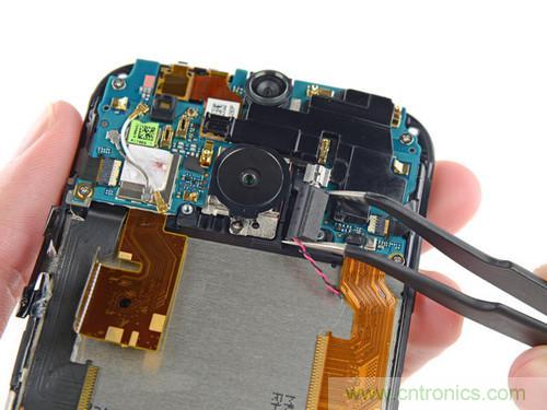 牛人強(qiáng)拆！新HTC One(M8)真機(jī)精密做工難修理