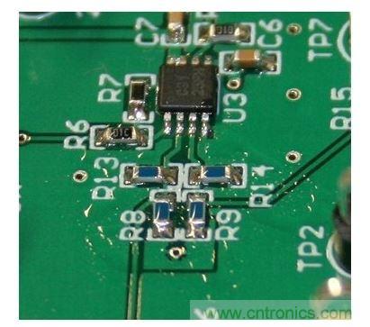  即為殘留過多數(shù)量焊劑的 PCB。